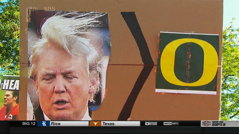 Illustration for article titled "I'm White": Your East Lansing College GameDay Sign Roundup